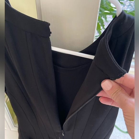 🌿White House Black Market black cocktail pleated dress - size 00🌿 - Picture 2 of 7